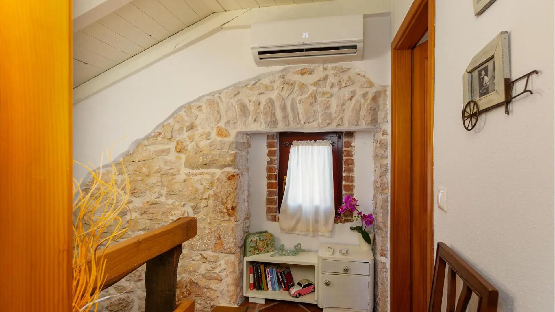 Cozy Home In Dobrinj With Wifi 0*,
